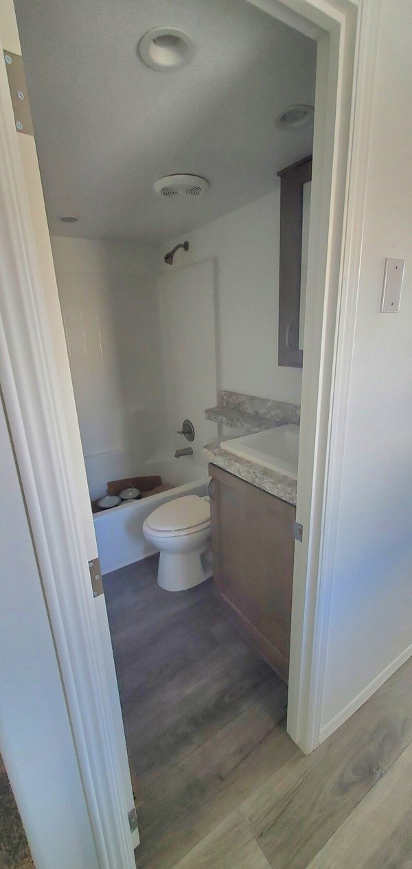 Amberline Tiny Home 1 Bed, 1 Bath, Loft - Image 7