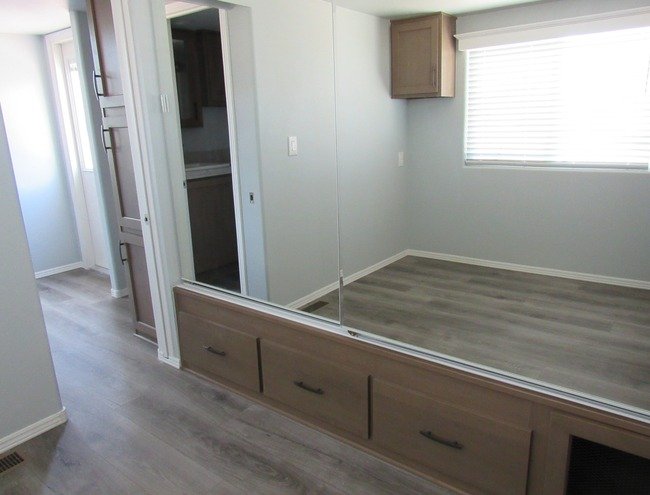 Driftwood Tiny Home 1 Bed, 1 Bath, Loft - 399 sq ft - Image 15