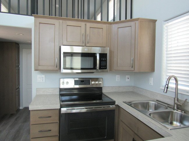 Driftwood Tiny Home 1 Bed, 1 Bath, Loft - 399 sq ft - Image 5